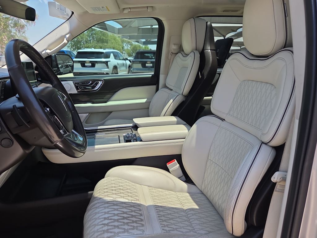 Thumbnail: 2020 Lincoln Navigator L - 12