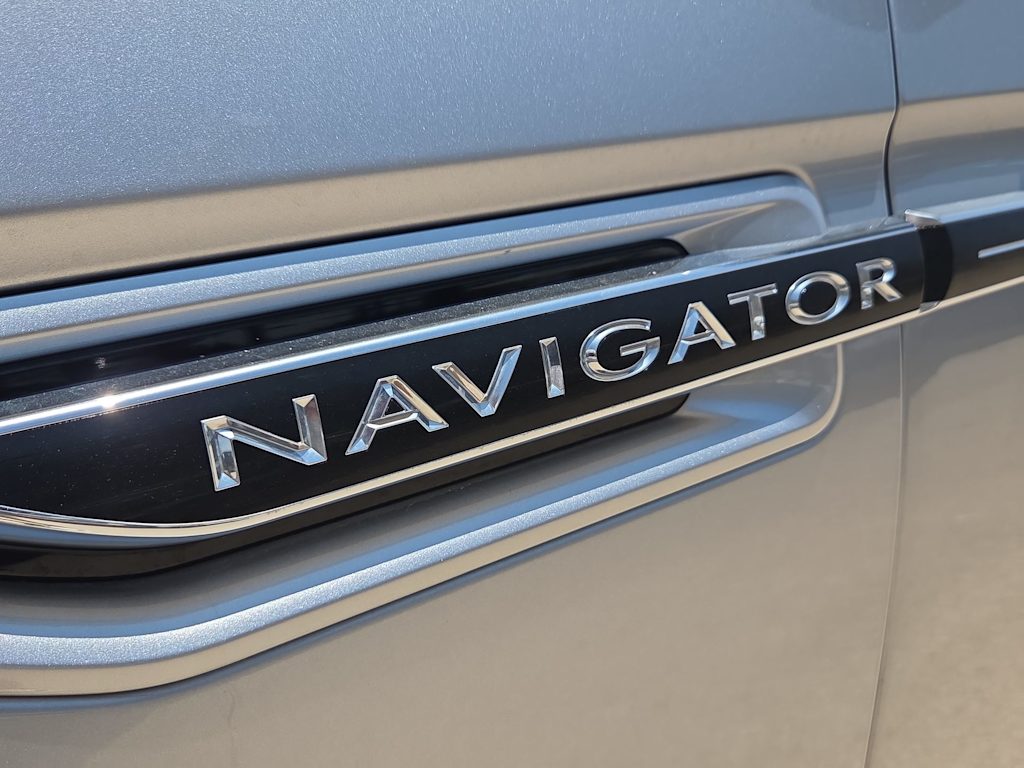 Thumbnail: 2020 Lincoln Navigator L - 7