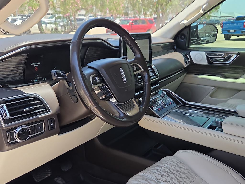 Thumbnail: 2020 Lincoln Navigator L - 2