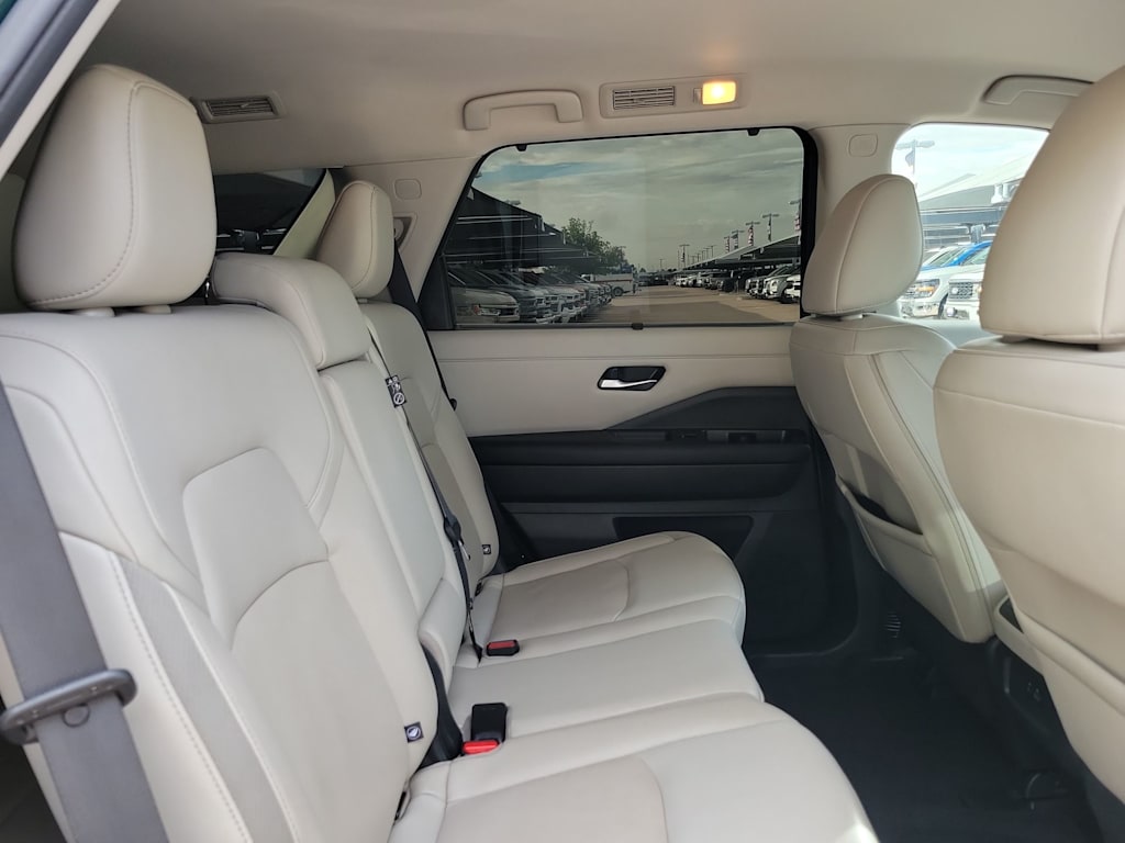 Thumbnail: 2023 Nissan Pathfinder - 23