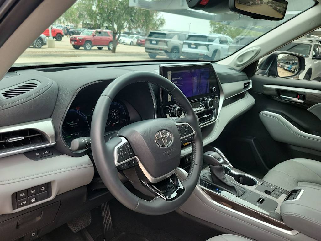 Thumbnail: 2025 Toyota Highlander - 2