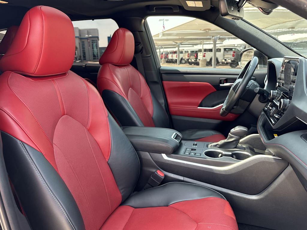 Thumbnail: 2024 Toyota Highlander - 12