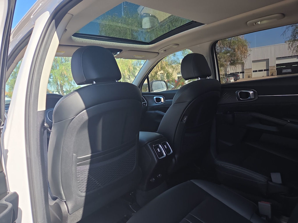 Thumbnail: 2023 Kia Sorento - 13