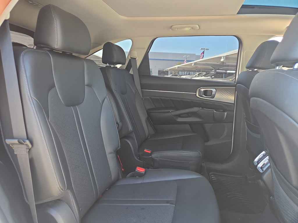 Thumbnail: 2023 Kia Sorento - 23