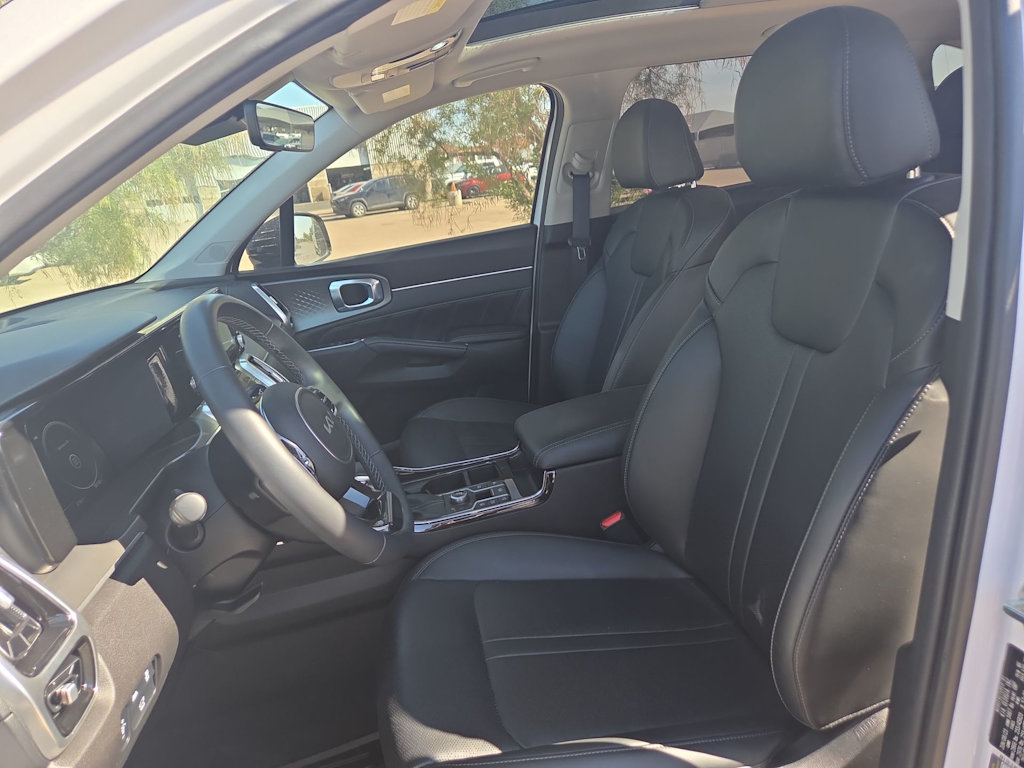 Thumbnail: 2023 Kia Sorento - 11