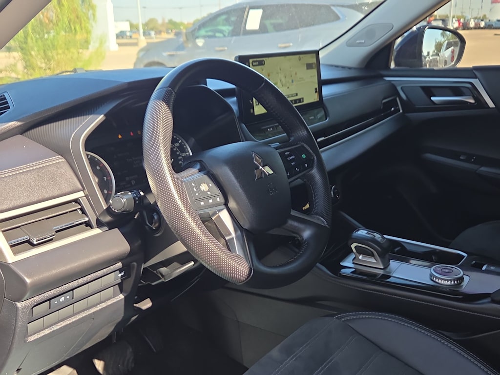 Thumbnail: 2025 Mitsubishi Outlander - 2