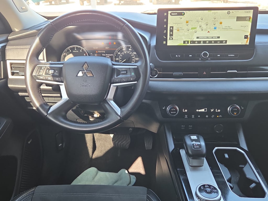 Thumbnail: 2025 Mitsubishi Outlander - 10