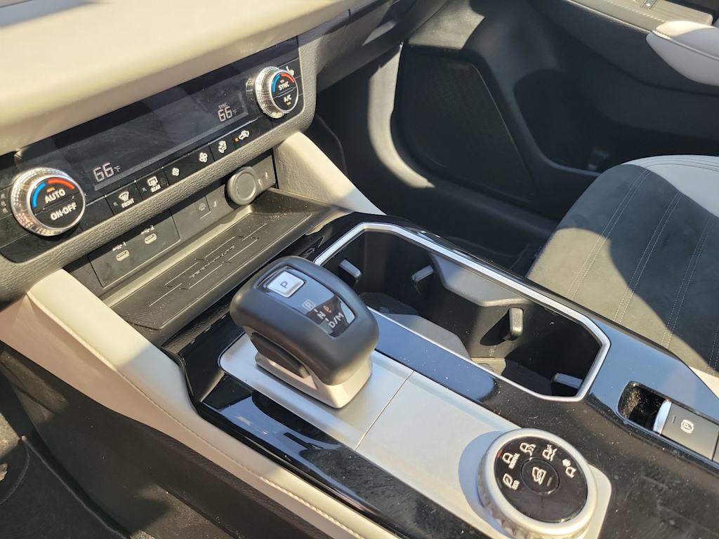 Thumbnail: 2025 Mitsubishi Outlander - 16