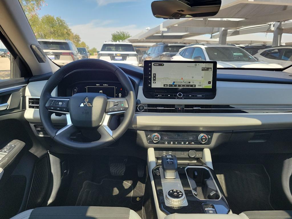 Thumbnail: 2025 Mitsubishi Outlander - 10