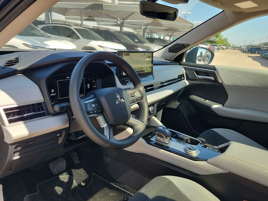 Thumbnail: 2025 Mitsubishi Outlander - 2