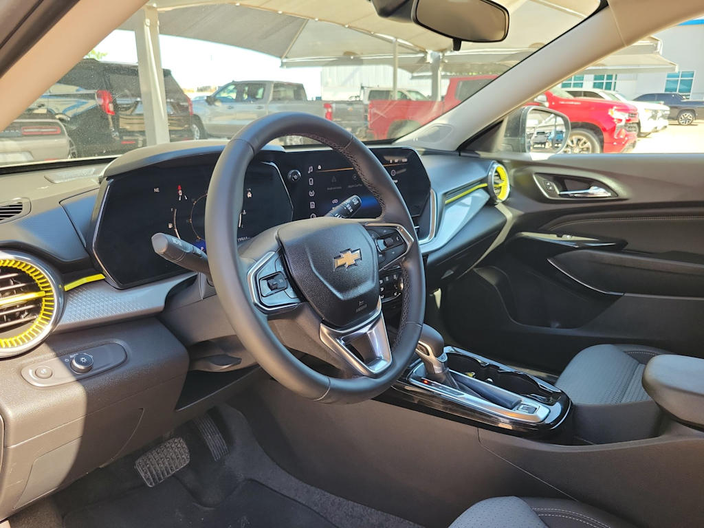 Thumbnail: 2025 Chevrolet Trax - 2