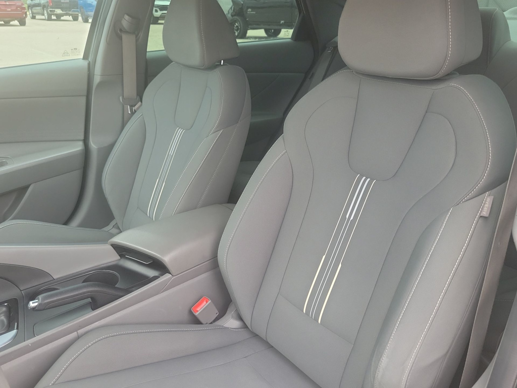 Thumbnail: 2024 Hyundai Elantra - 10