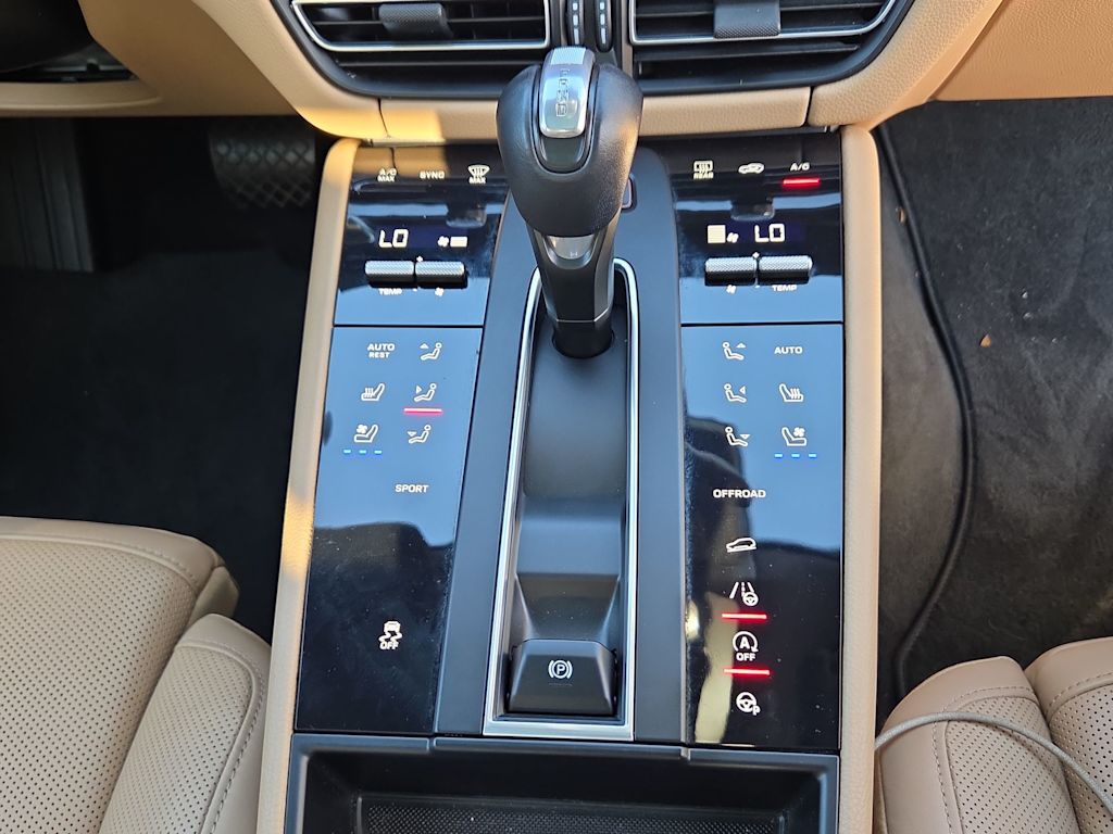Thumbnail: 2022 Porsche Macan - 14