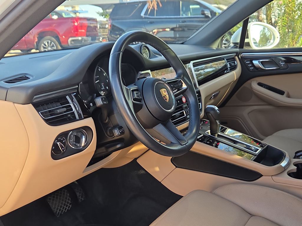 Thumbnail: 2022 Porsche Macan - 2