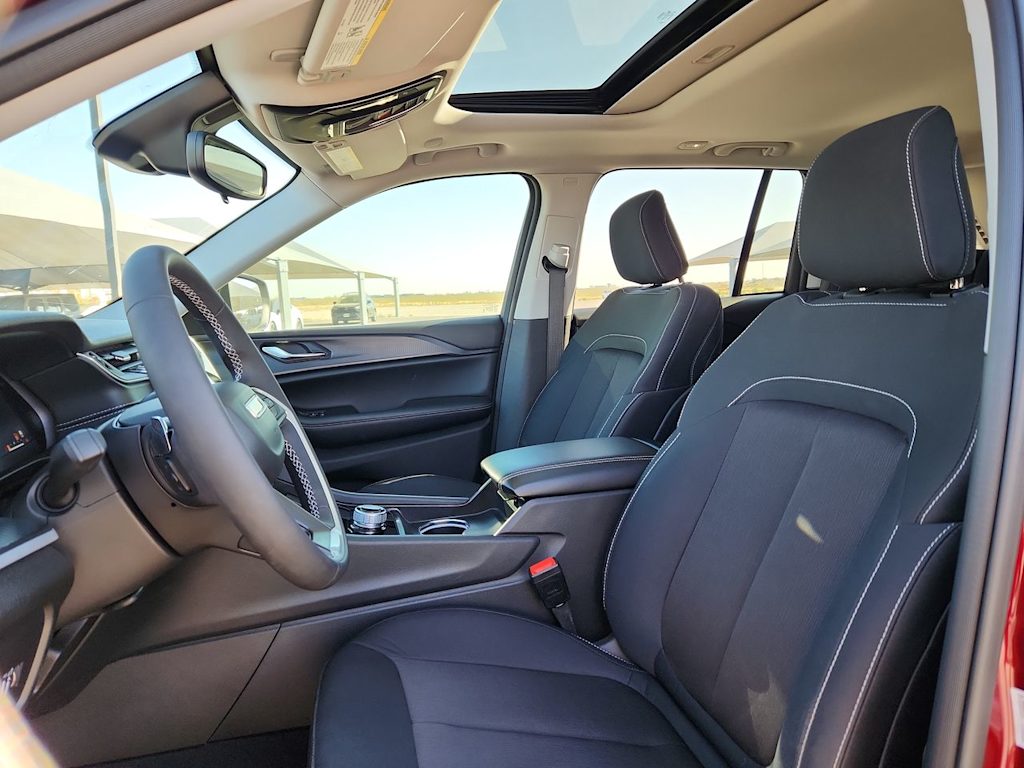 Thumbnail: 2024 Jeep Grand Cherokee - 11