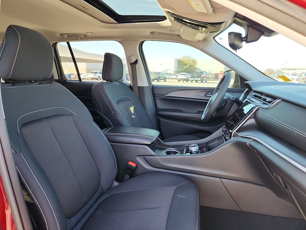 Thumbnail: 2024 Jeep Grand Cherokee - 23