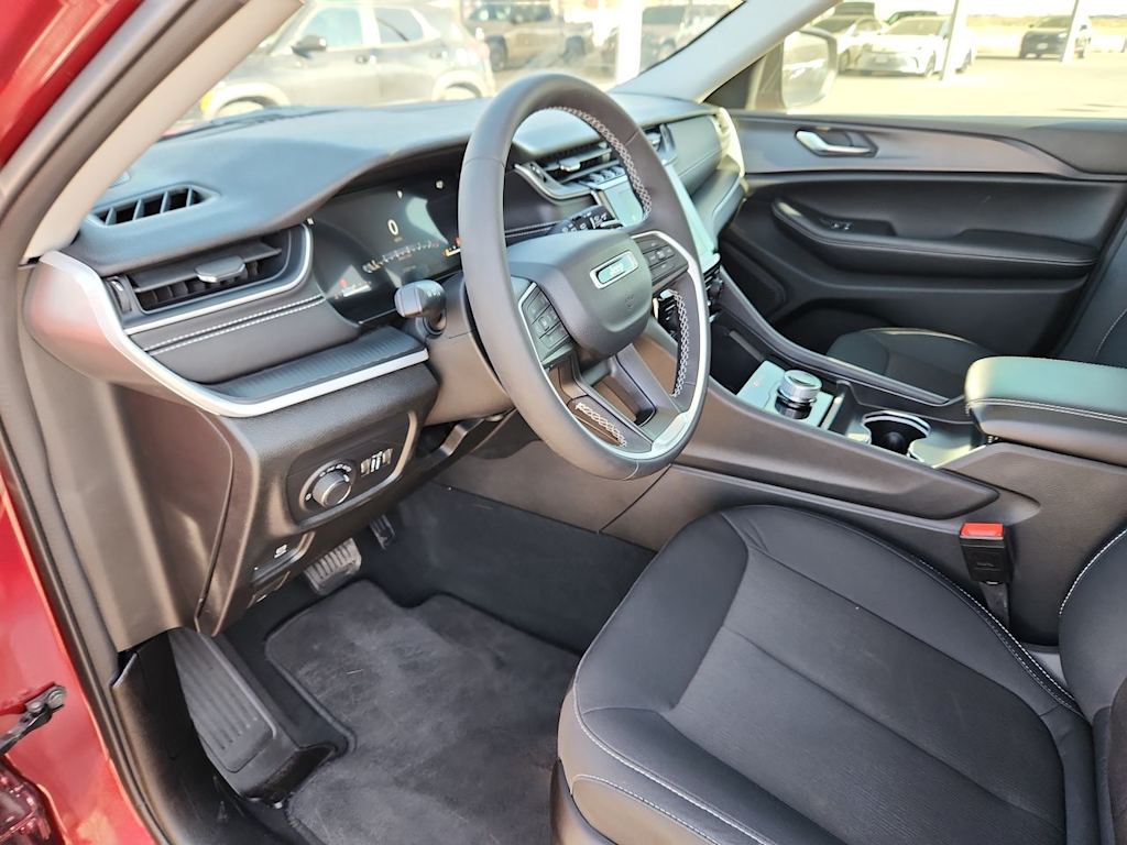 Thumbnail: 2024 Jeep Grand Cherokee - 10