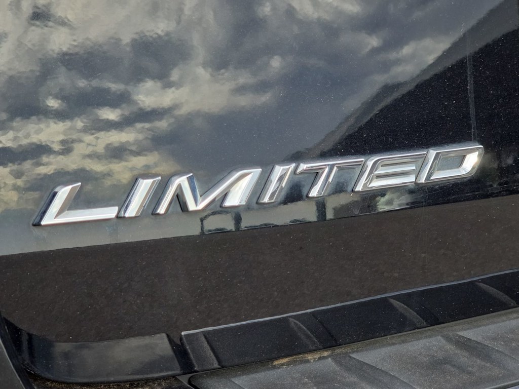 Thumbnail: 2022 Ford Explorer - 5