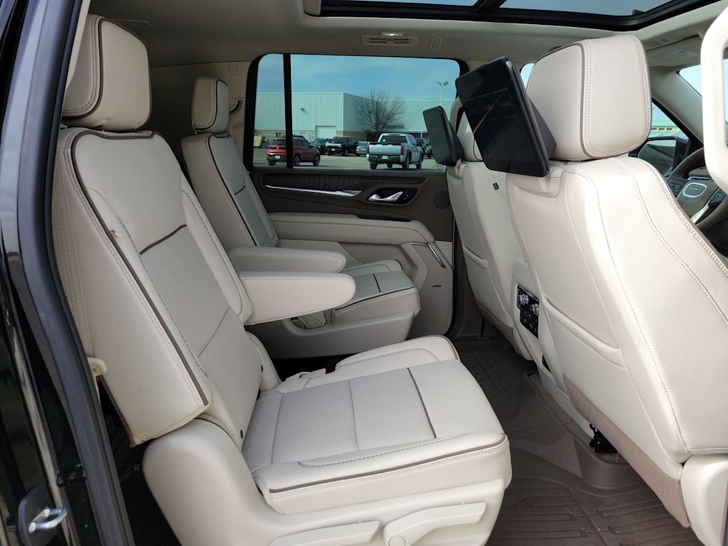 2023 GMC Yukon XL Denali 25