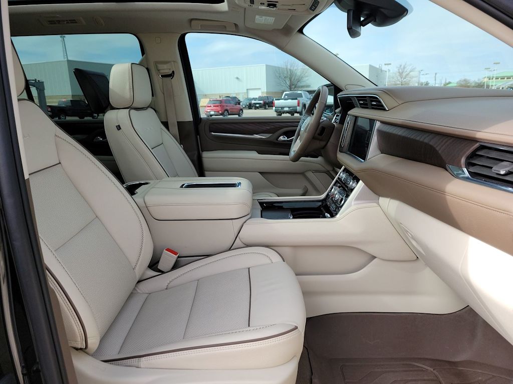 2023 GMC Yukon XL Denali 12
