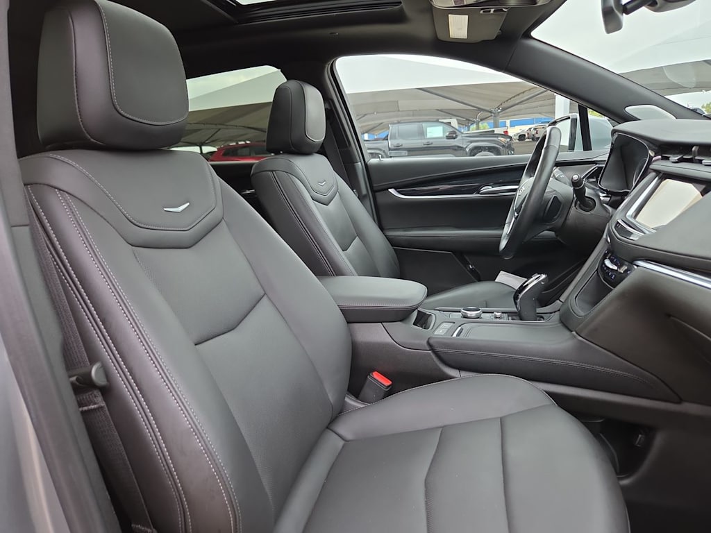 Thumbnail: 2023 Cadillac XT5 - 22