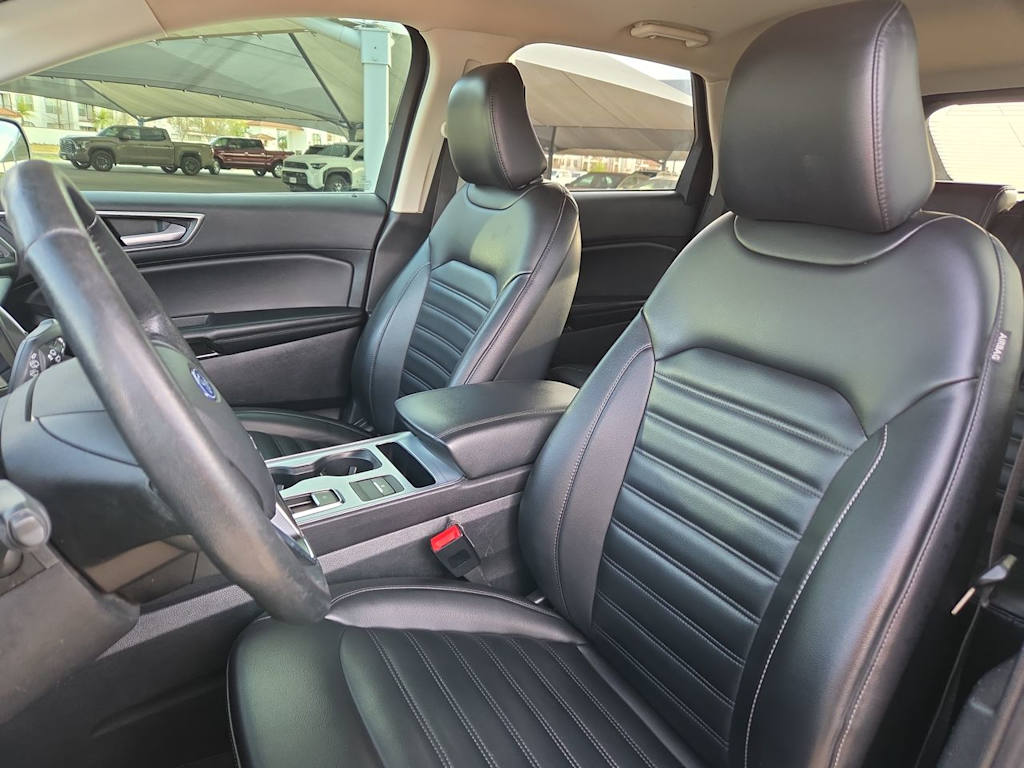 Thumbnail: 2022 Ford Edge - 10