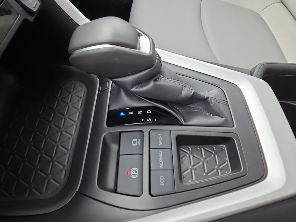 Thumbnail: 2024 Toyota RAV4 - 15