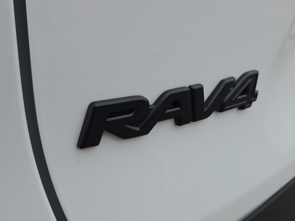 Thumbnail: 2022 Toyota RAV4 - 7