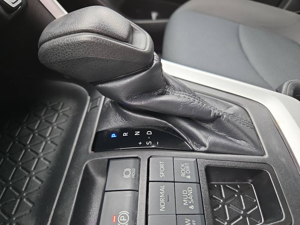 Thumbnail: 2022 Toyota RAV4 - 16