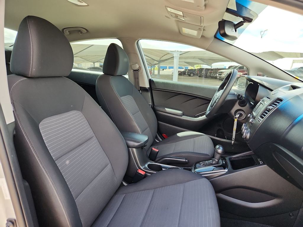 Thumbnail: 2017 Kia Forte - 22