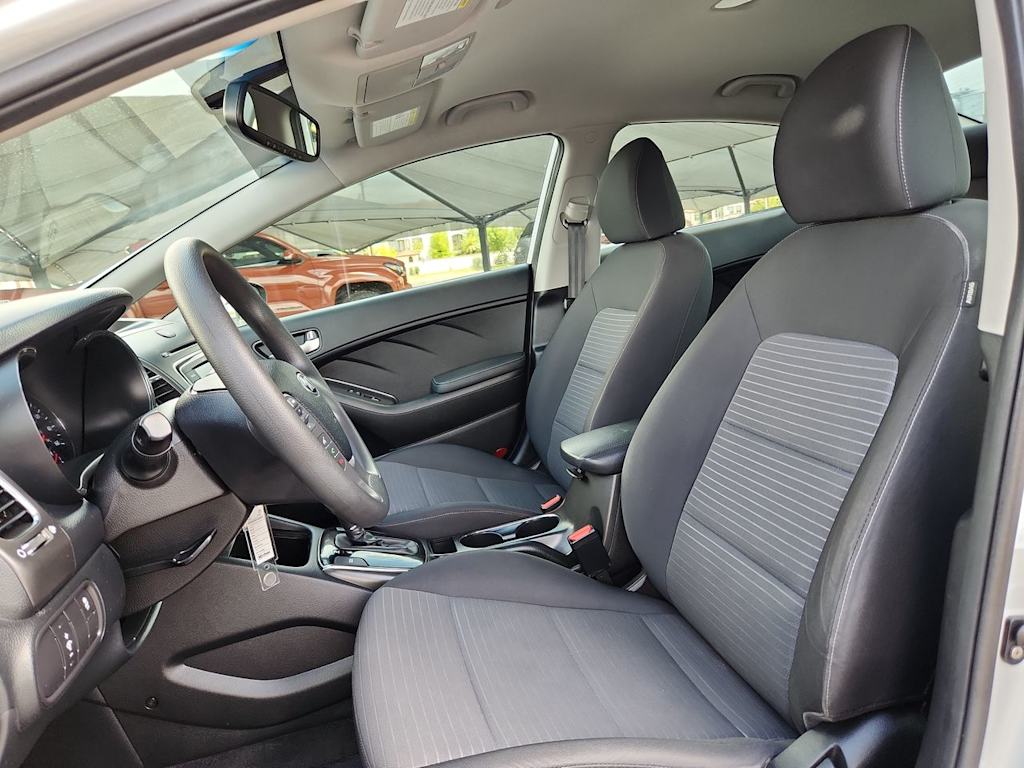 Thumbnail: 2017 Kia Forte - 11