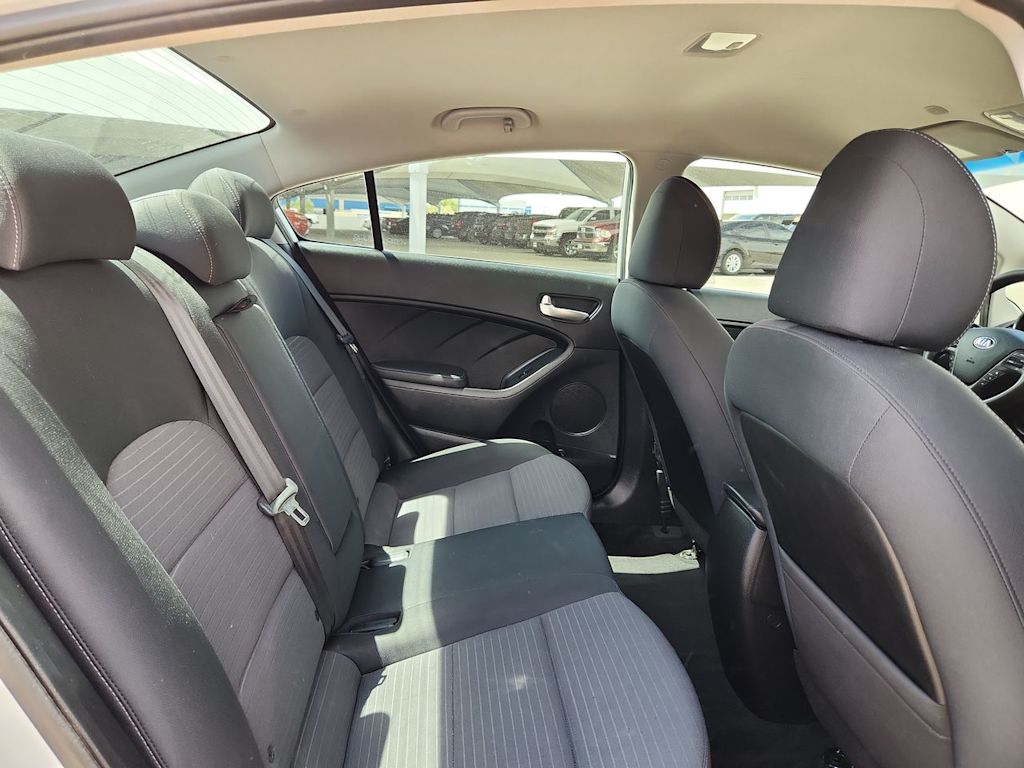 Thumbnail: 2017 Kia Forte - 21