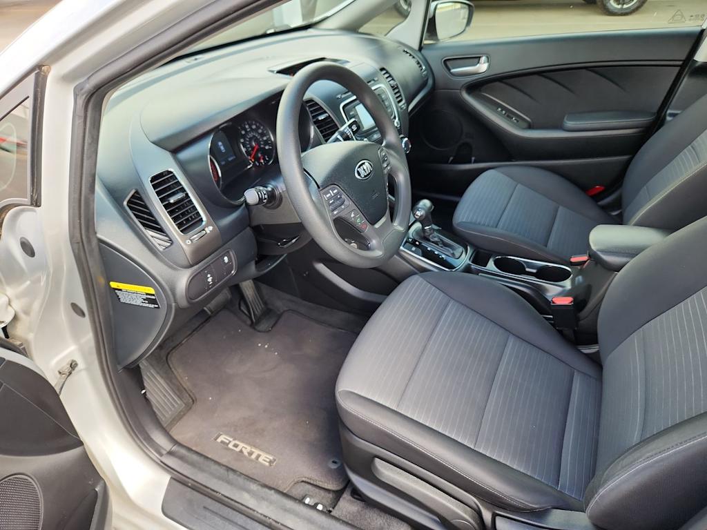 Thumbnail: 2017 Kia Forte - 10