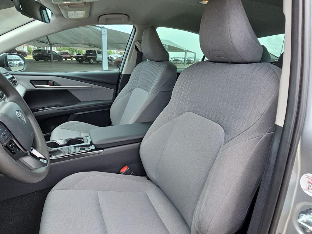 Thumbnail: 2025 Toyota Camry - 10