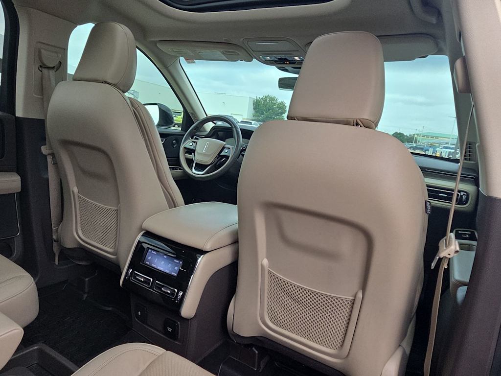 Thumbnail: 2023 Lincoln Aviator - 10