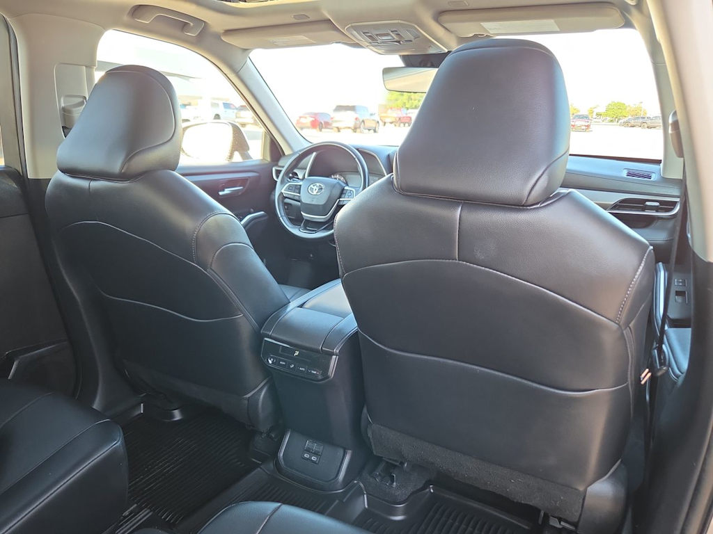 Thumbnail: 2023 Toyota Highlander - 12