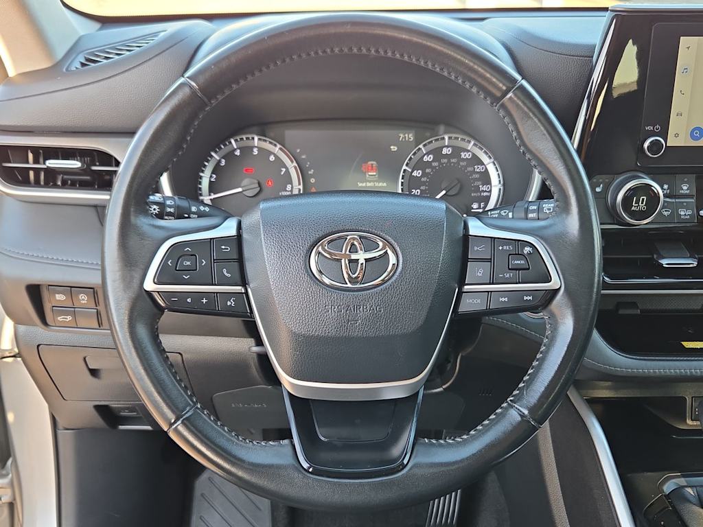 Thumbnail: 2023 Toyota Highlander - 14