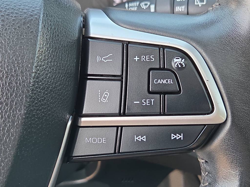 Thumbnail: 2023 Toyota Highlander - 24