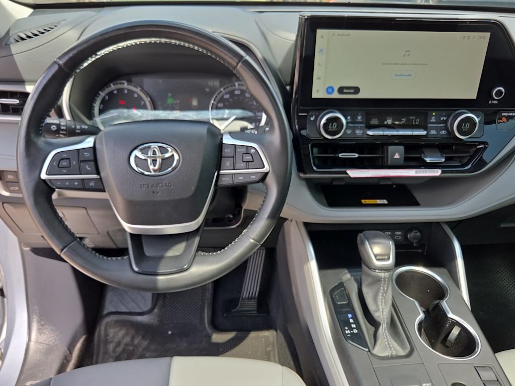 Thumbnail: 2024 Toyota Highlander - 8
