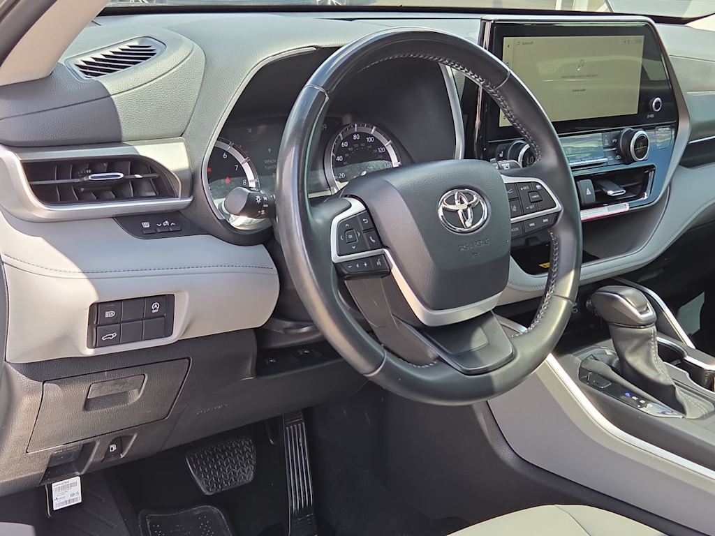 Thumbnail: 2024 Toyota Highlander - 2