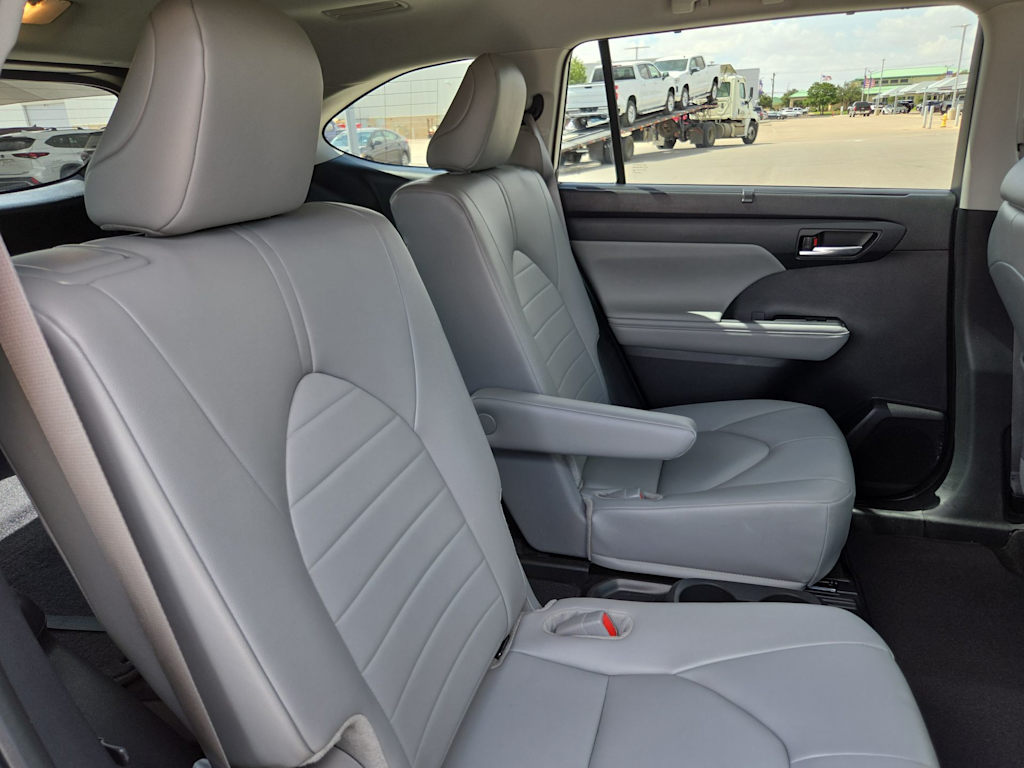 Thumbnail: 2024 Toyota Highlander - 11