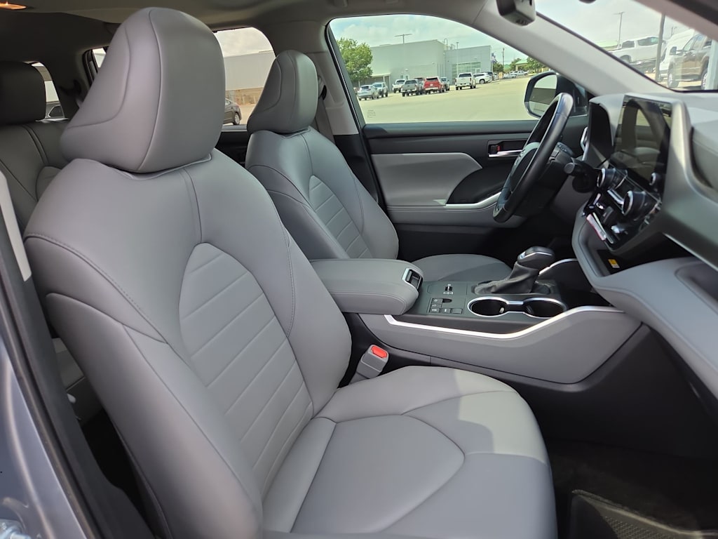 Thumbnail: 2024 Toyota Highlander - 21