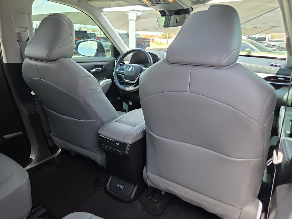 Thumbnail: 2024 Toyota Highlander - 10