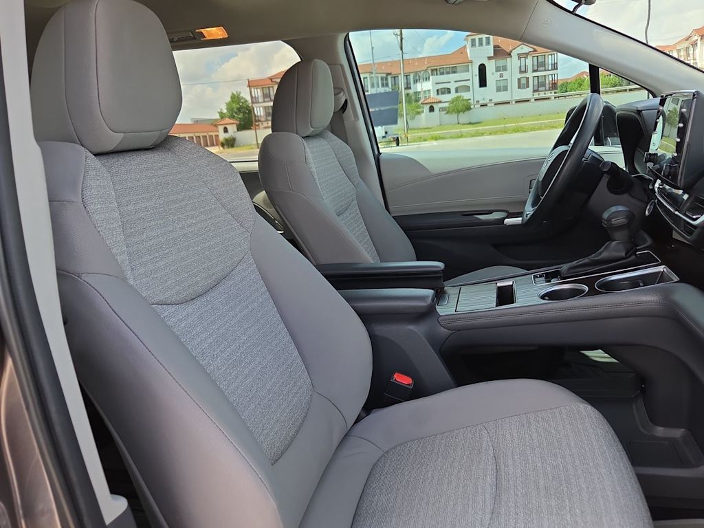 Thumbnail: 2023 Toyota Sienna - 21