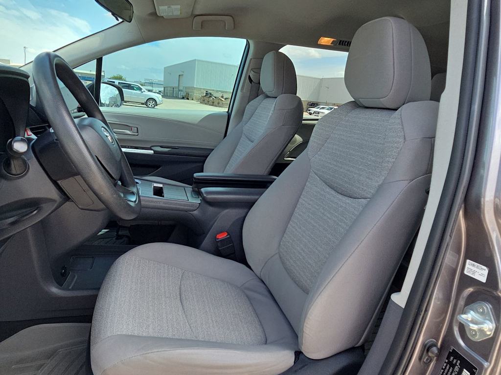 Thumbnail: 2023 Toyota Sienna - 10