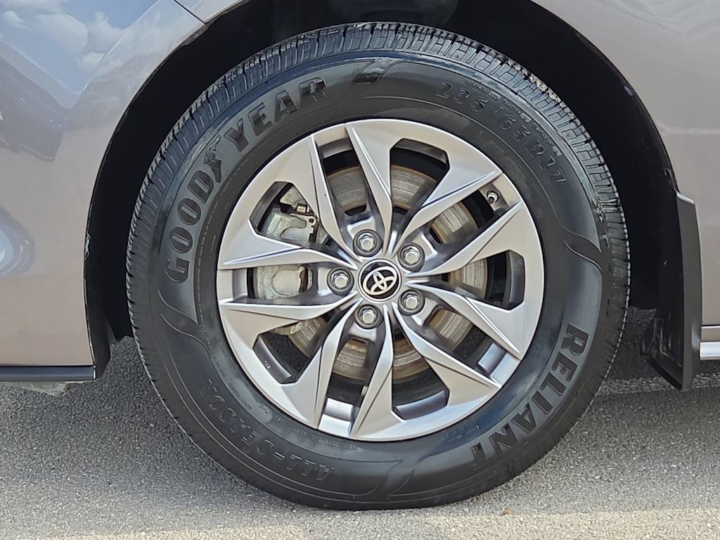 Thumbnail: 2023 Toyota Sienna - 7