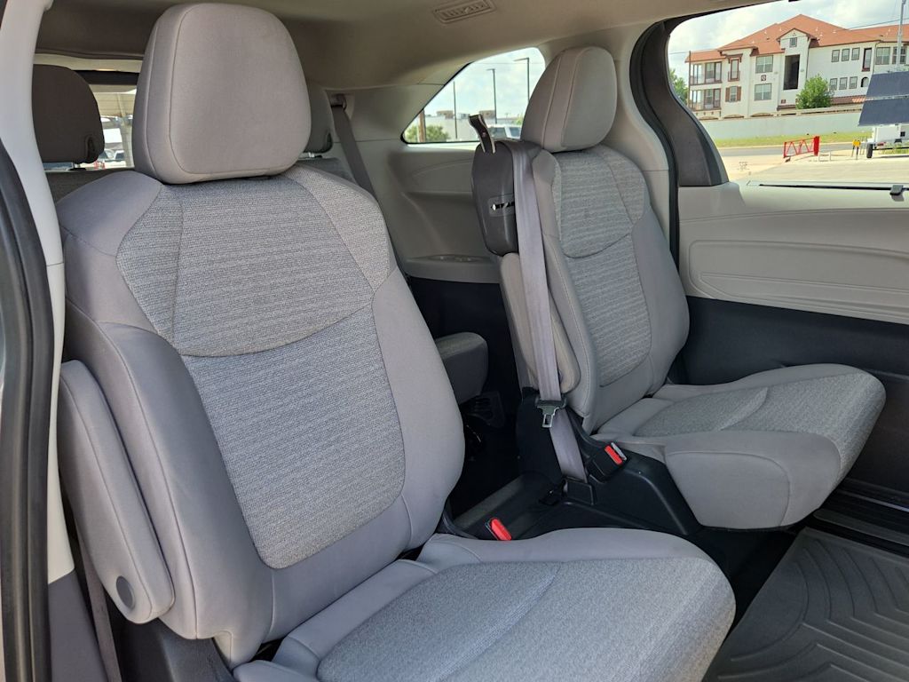 Thumbnail: 2023 Toyota Sienna - 20