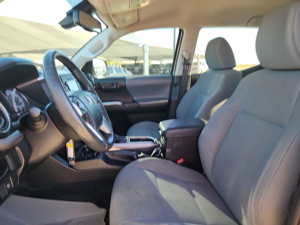 Thumbnail: 2019 Toyota Tacoma - 10