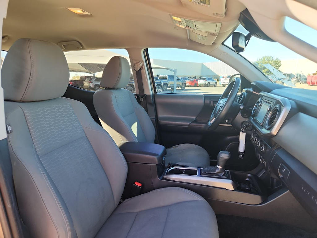 Thumbnail: 2019 Toyota Tacoma - 11