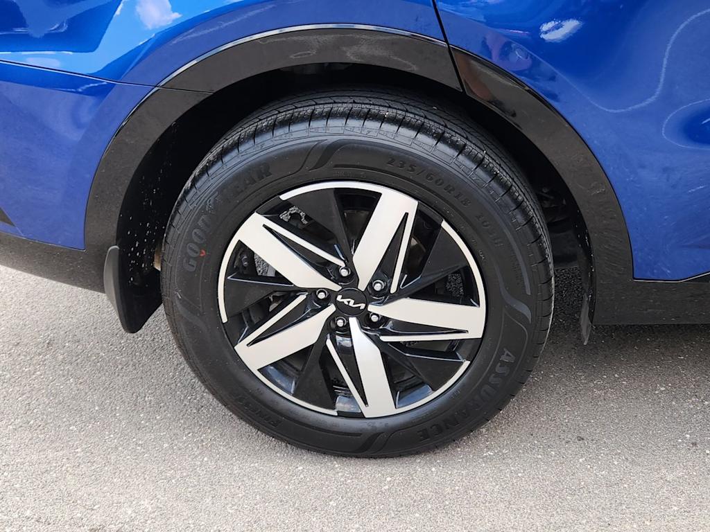 Thumbnail: 2022 Kia Sorento - 8